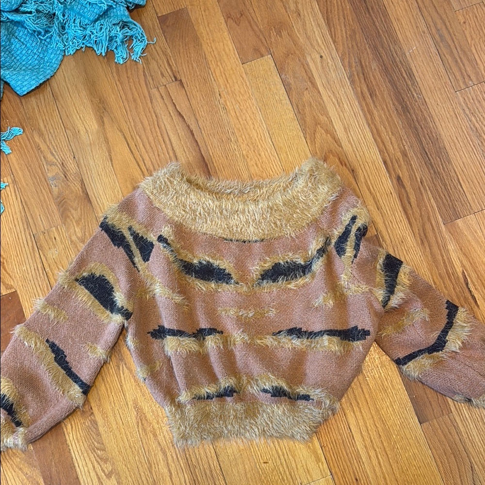 Chic Off-the-Shoulder Cheetah Sweater